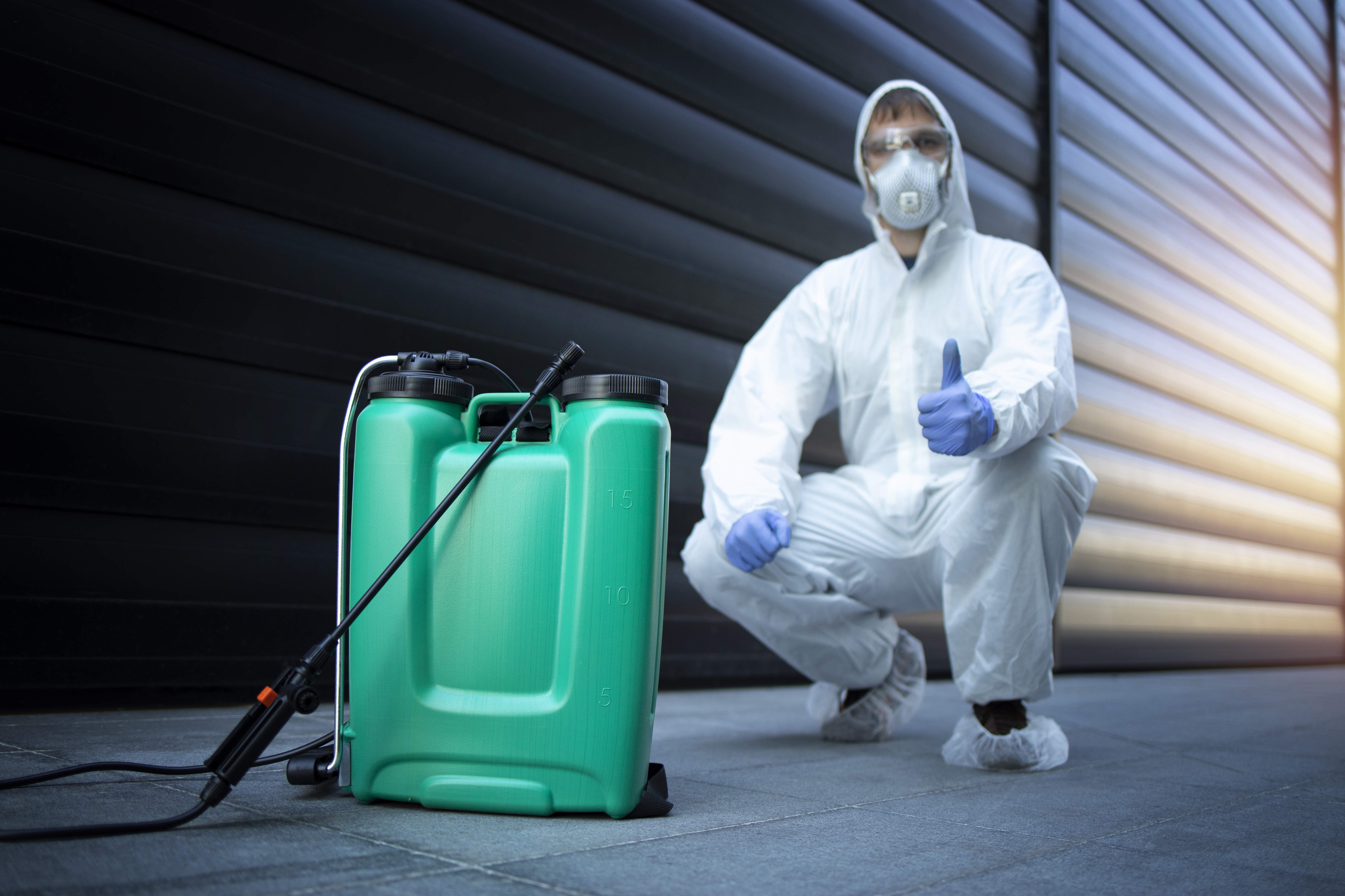 Lead pest control technician from SD Extermination Services Montreal